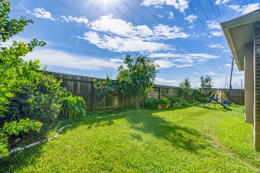 613 East Fork Webster, TX 77598