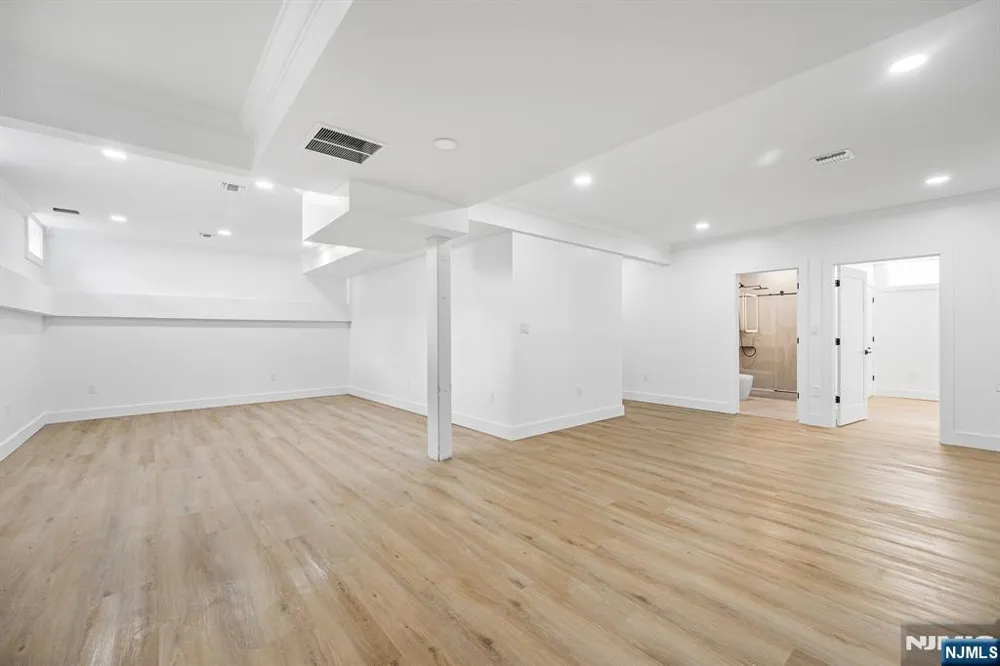 526 Doremus Avenue Glen Rock, NJ 07452