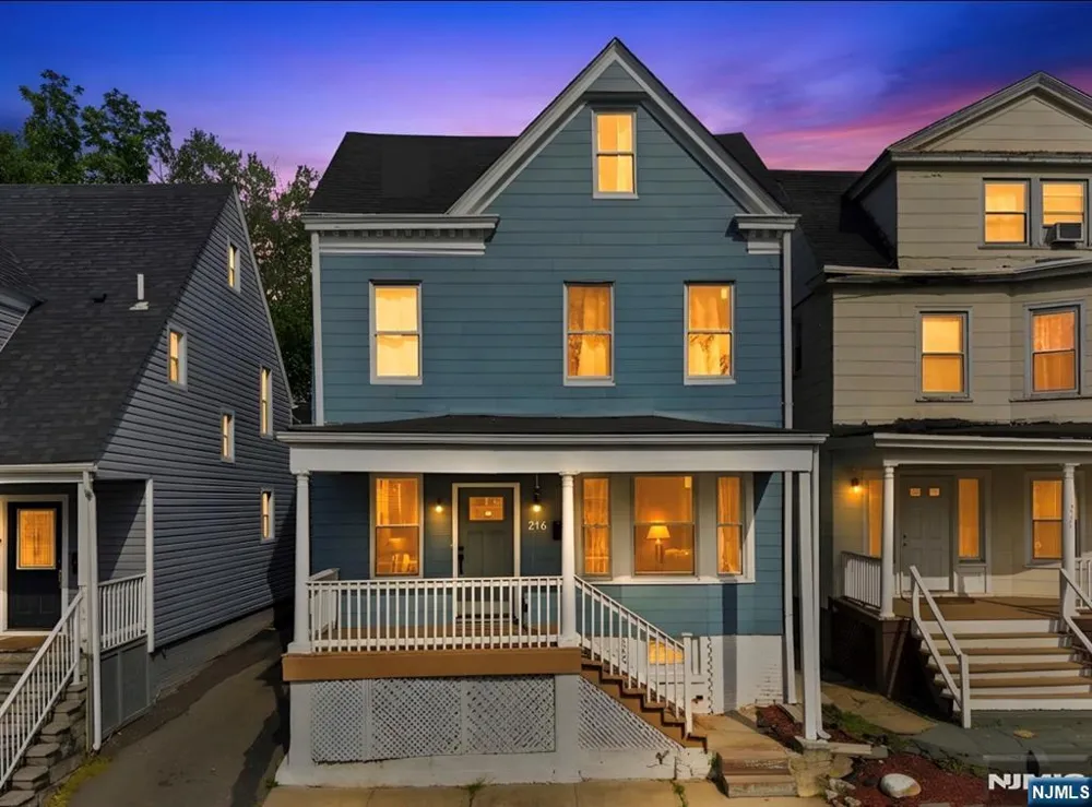 216 Maple Avenue East Orange, NJ 07017