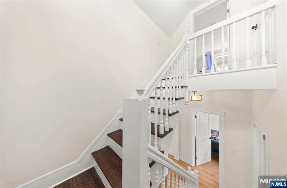 216 Maple Avenue East Orange, NJ 07017