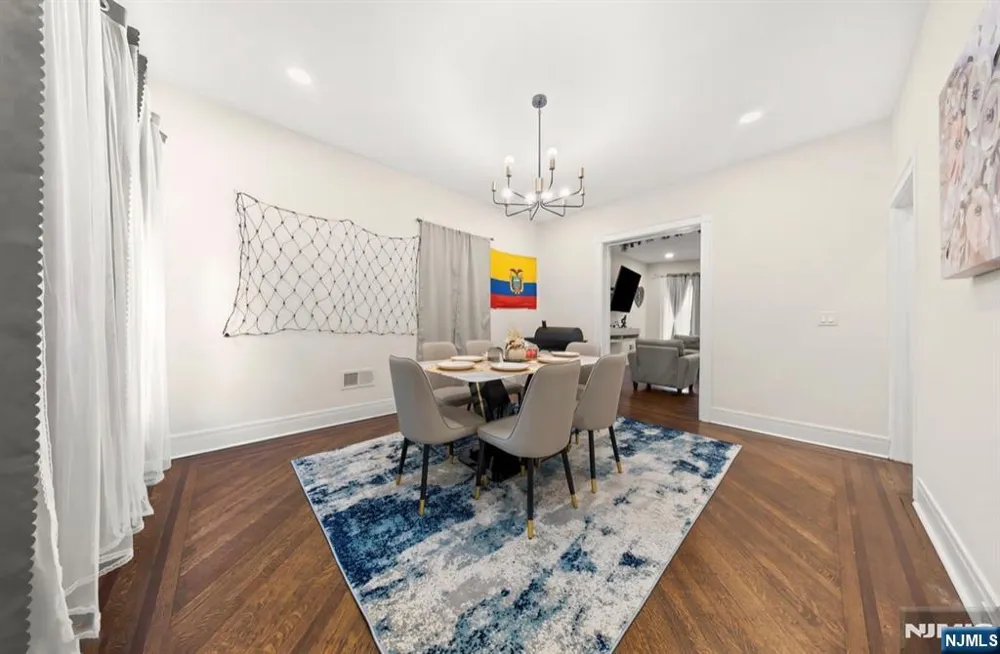 216 Maple Avenue East Orange, NJ 07017
