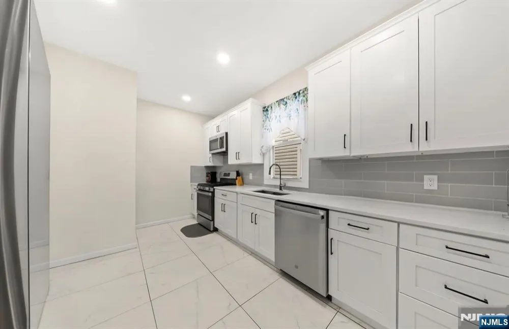 216 Maple Avenue East Orange, NJ 07017