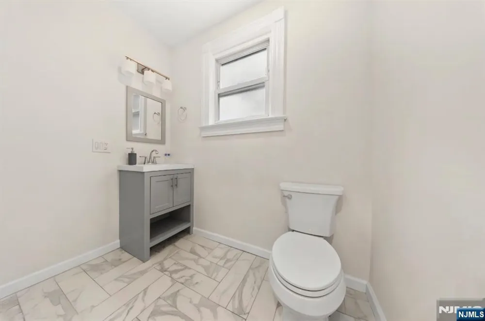 216 Maple Avenue East Orange, NJ 07017