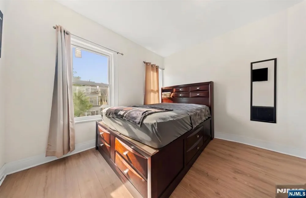 216 Maple Avenue East Orange, NJ 07017