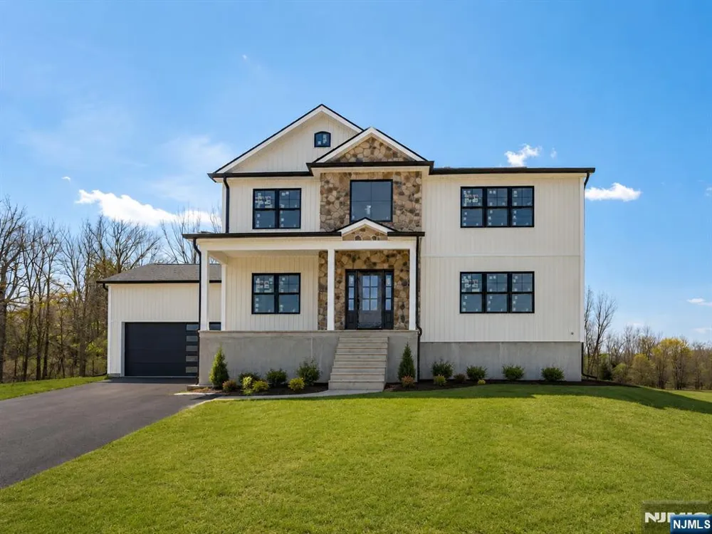 9 Emerald Drive Hamburg, NJ 07419