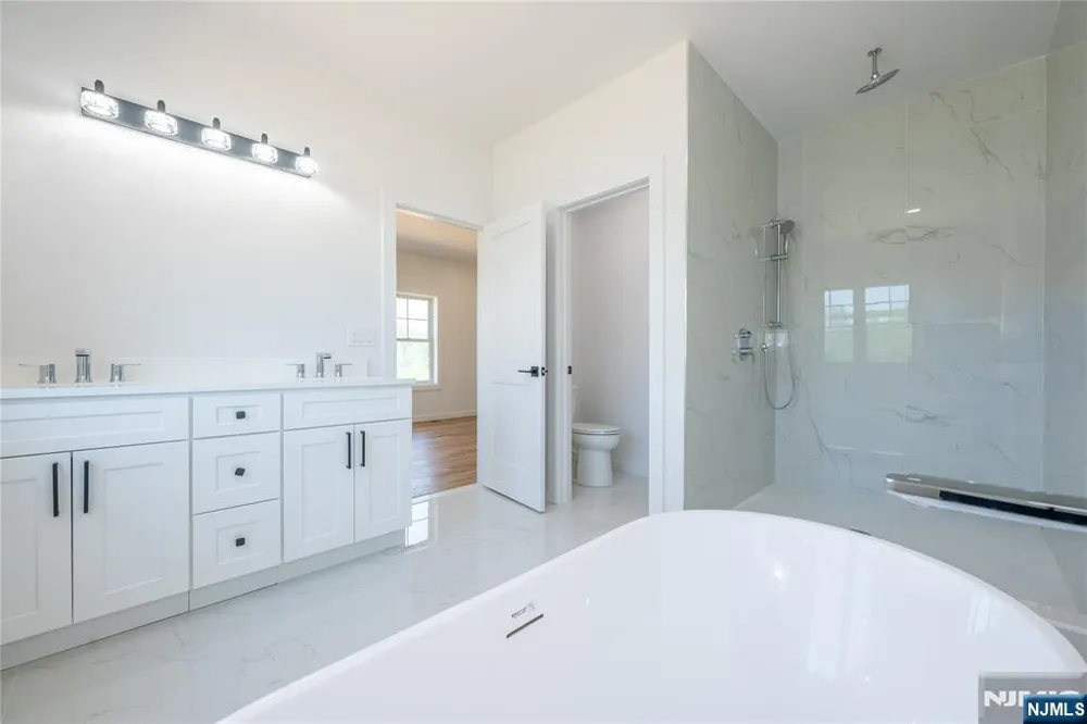 9 Emerald Drive Hamburg, NJ 07419