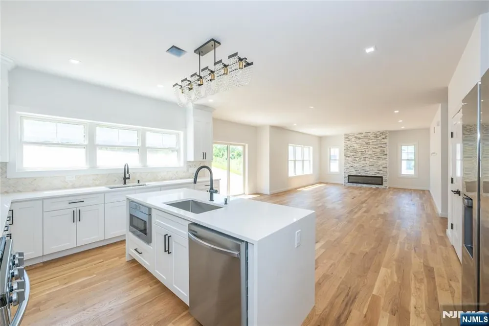 9 Emerald Drive Hamburg, NJ 07419