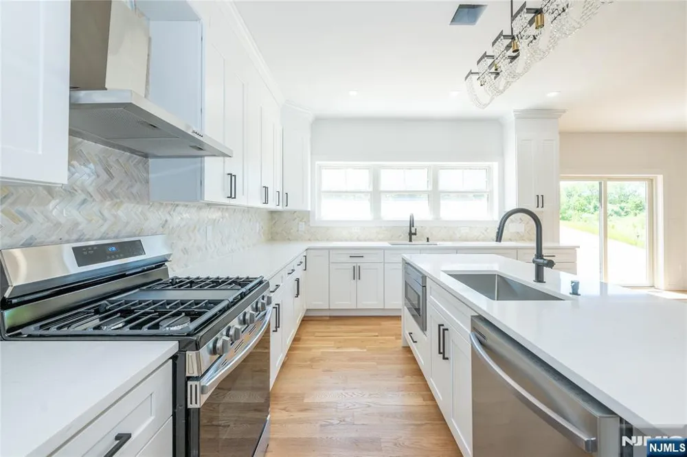 9 Emerald Drive Hamburg, NJ 07419