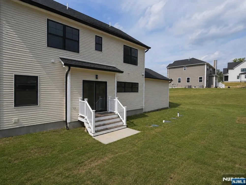9 Emerald Drive Hamburg, NJ 07419