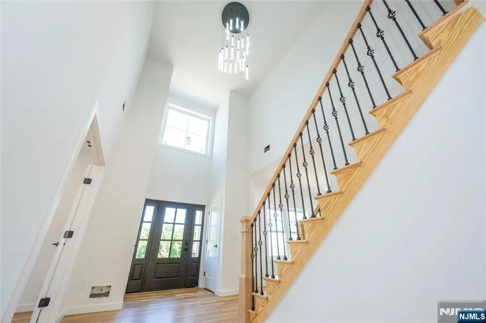 9 Emerald Drive Hamburg, NJ 07419