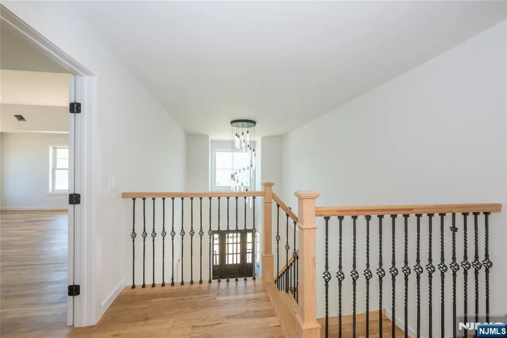 9 Emerald Drive Hamburg, NJ 07419