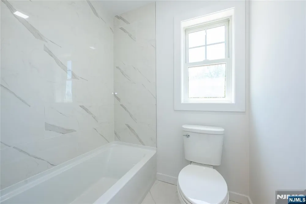 9 Emerald Drive Hamburg, NJ 07419