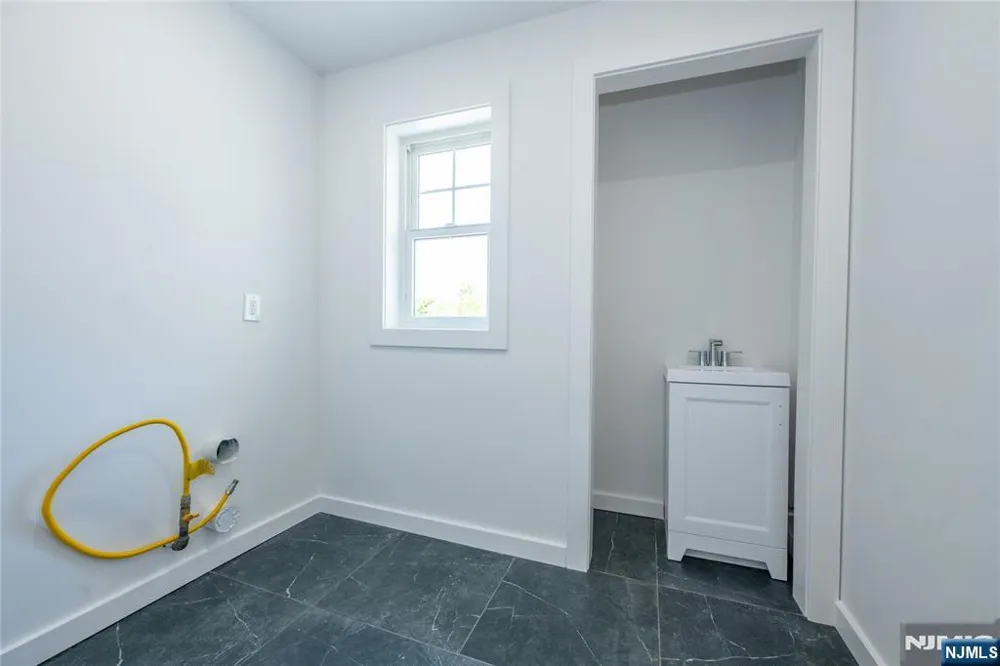 9 Emerald Drive Hamburg, NJ 07419