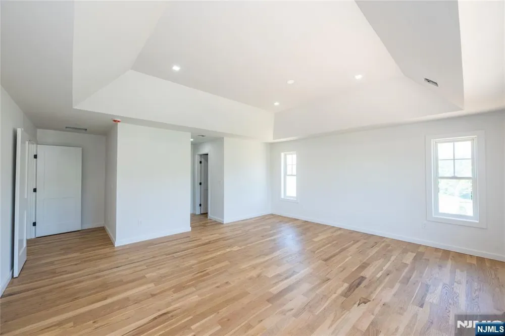 9 Emerald Drive Hamburg, NJ 07419