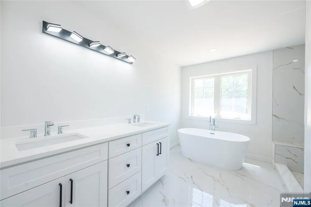 9 Emerald Drive Hamburg, NJ 07419