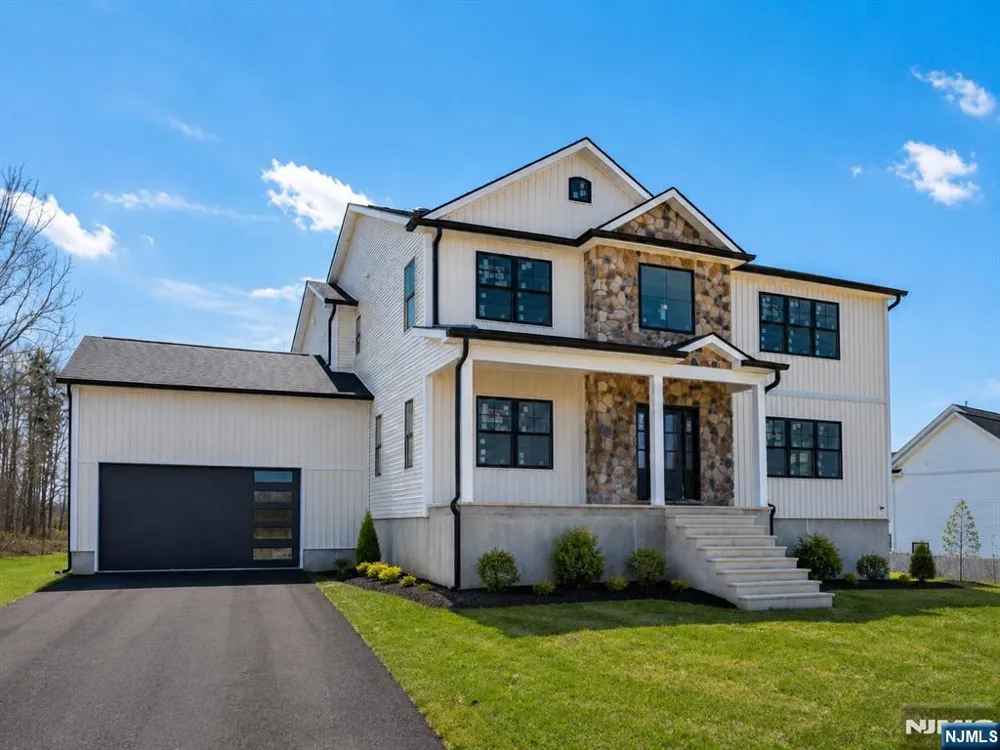 9 Emerald Drive Hamburg, NJ 07419