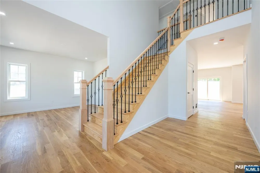 9 Emerald Drive Hamburg, NJ 07419