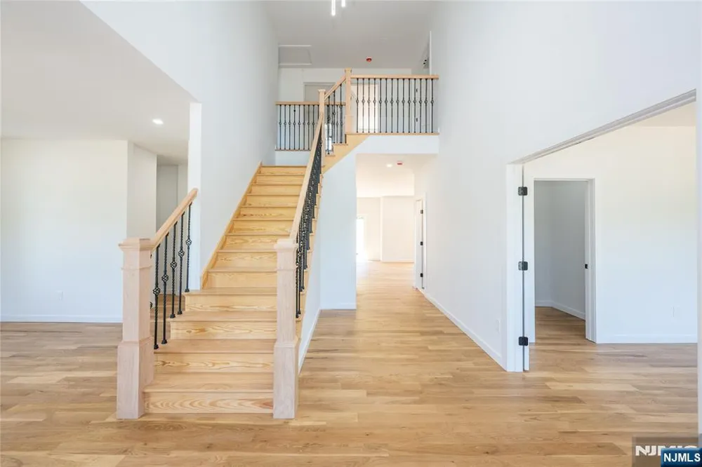 9 Emerald Drive Hamburg, NJ 07419