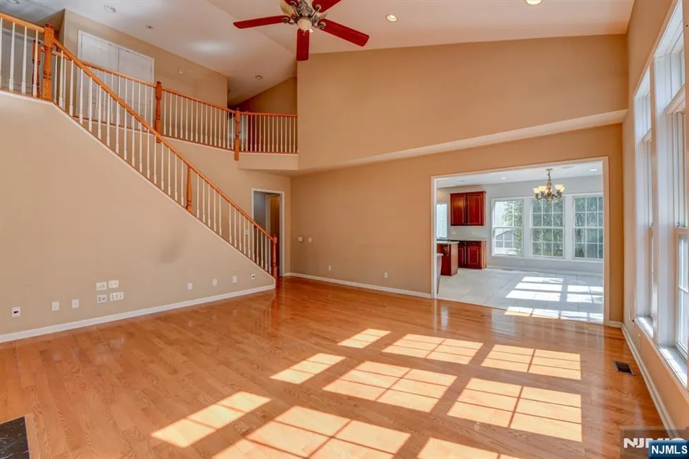 16 Commanders Court Totowa, NJ 07512