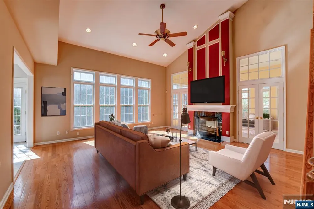 16 Commanders Court Totowa, NJ 07512