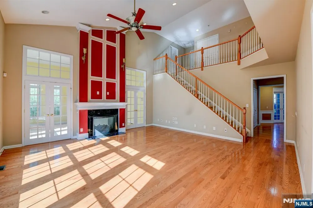 16 Commanders Court Totowa, NJ 07512