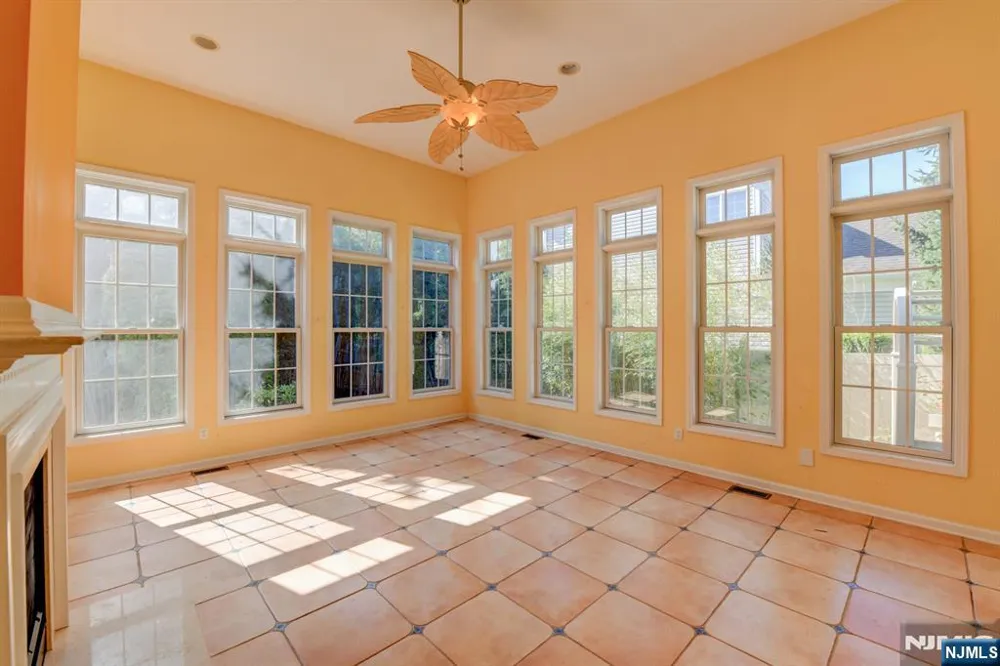 16 Commanders Court Totowa, NJ 07512