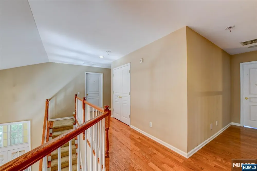 16 Commanders Court Totowa, NJ 07512