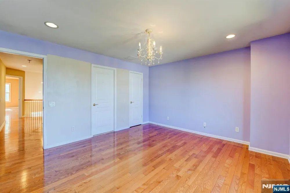 16 Commanders Court Totowa, NJ 07512