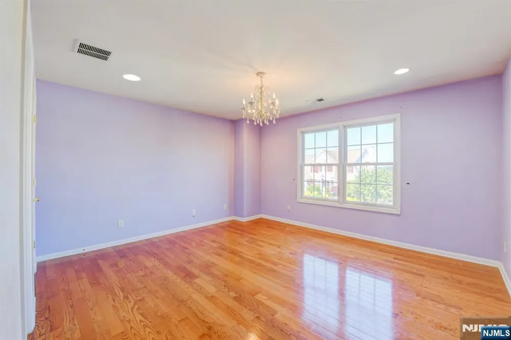 16 Commanders Court Totowa, NJ 07512