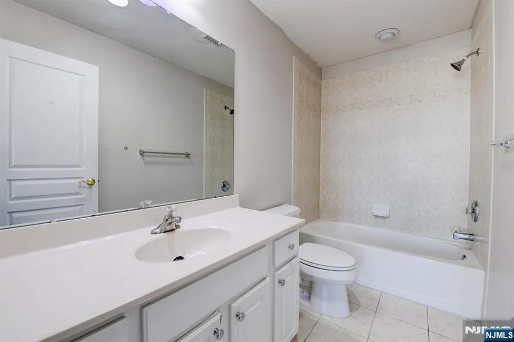 16 Commanders Court Totowa, NJ 07512