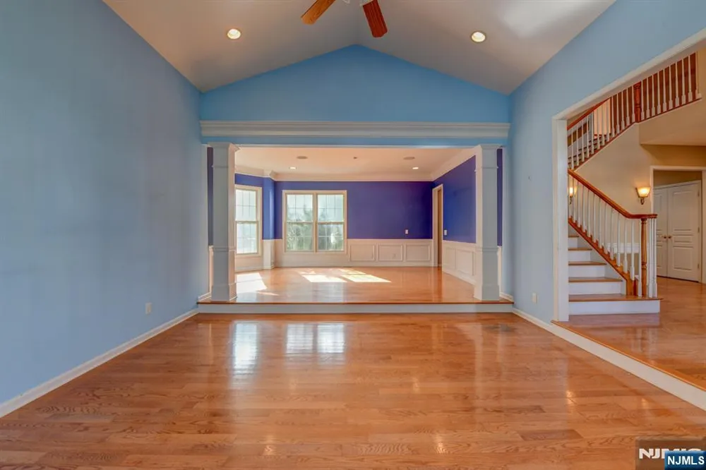 16 Commanders Court Totowa, NJ 07512