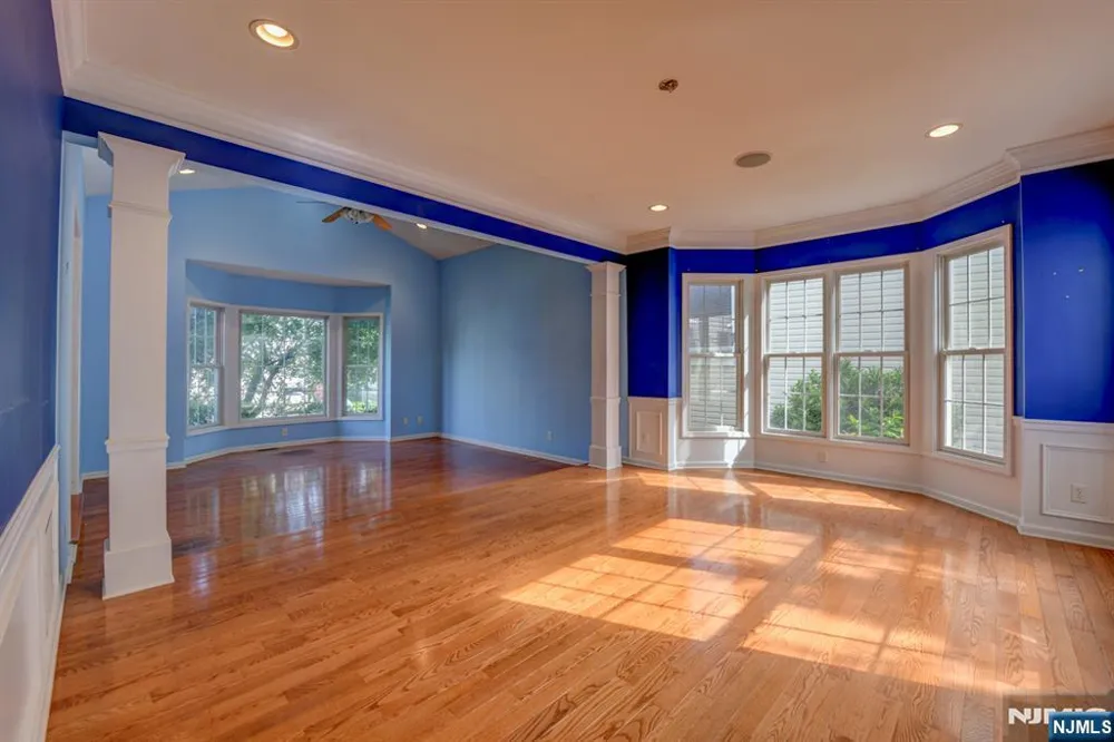 16 Commanders Court Totowa, NJ 07512