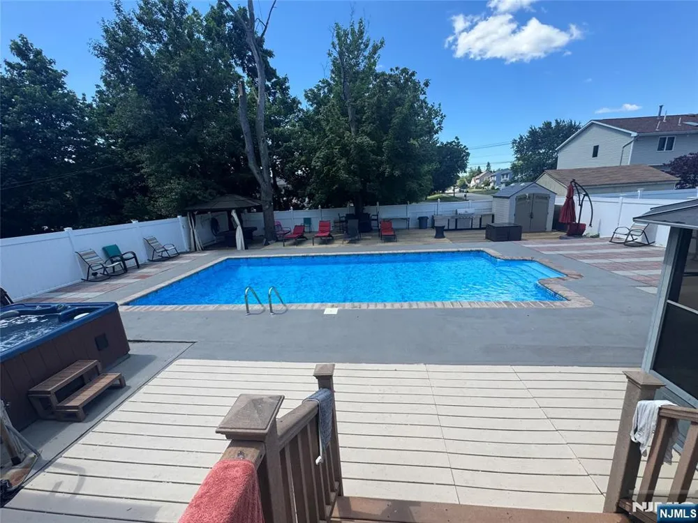 9 Wallace Lane Woodland Park, NJ 07424