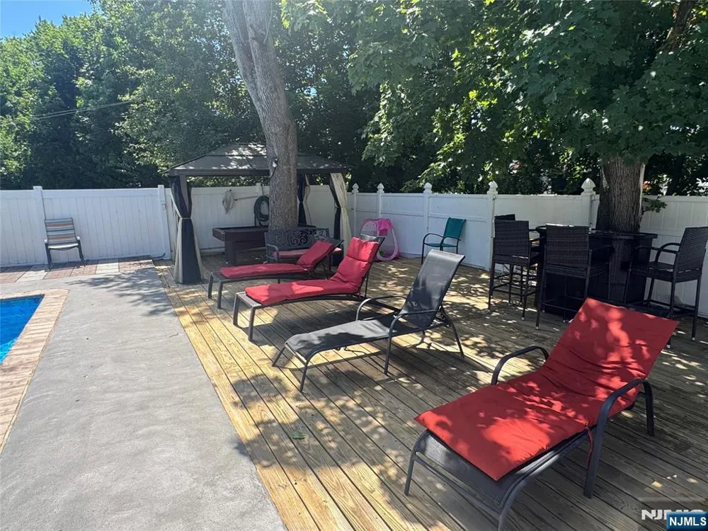 9 Wallace Lane Woodland Park, NJ 07424