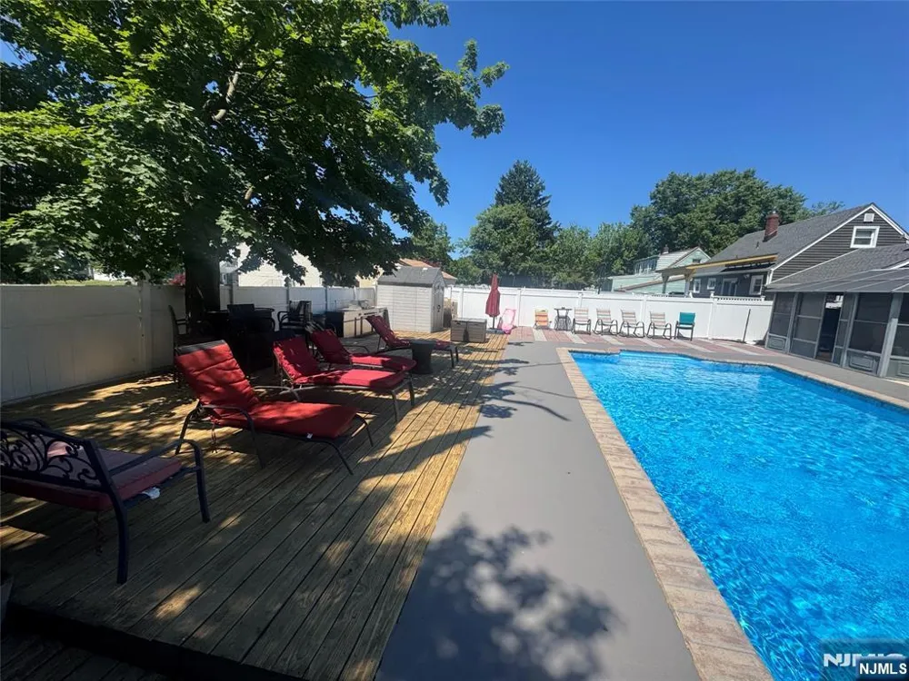9 Wallace Lane Woodland Park, NJ 07424