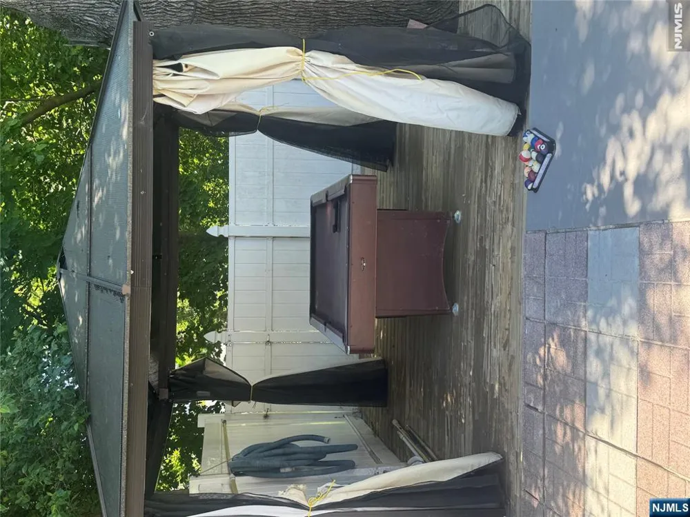 9 Wallace Lane Woodland Park, NJ 07424