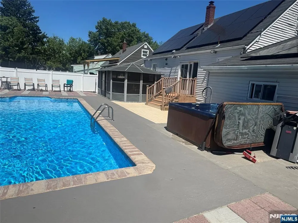 9 Wallace Lane Woodland Park, NJ 07424