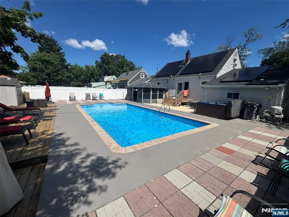 9 Wallace Lane Woodland Park, NJ 07424