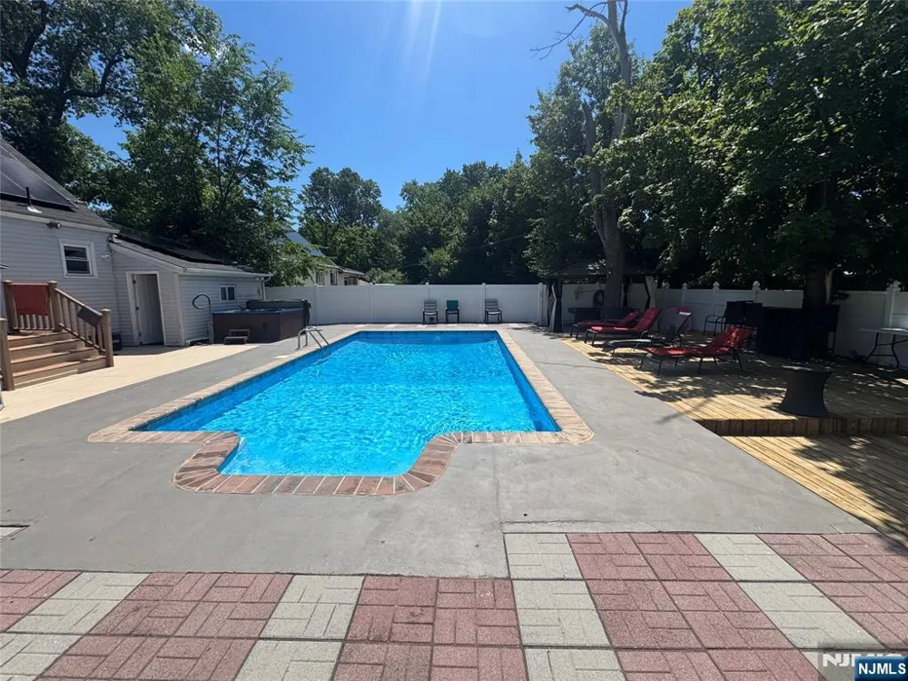 9 Wallace Lane Woodland Park, NJ 07424