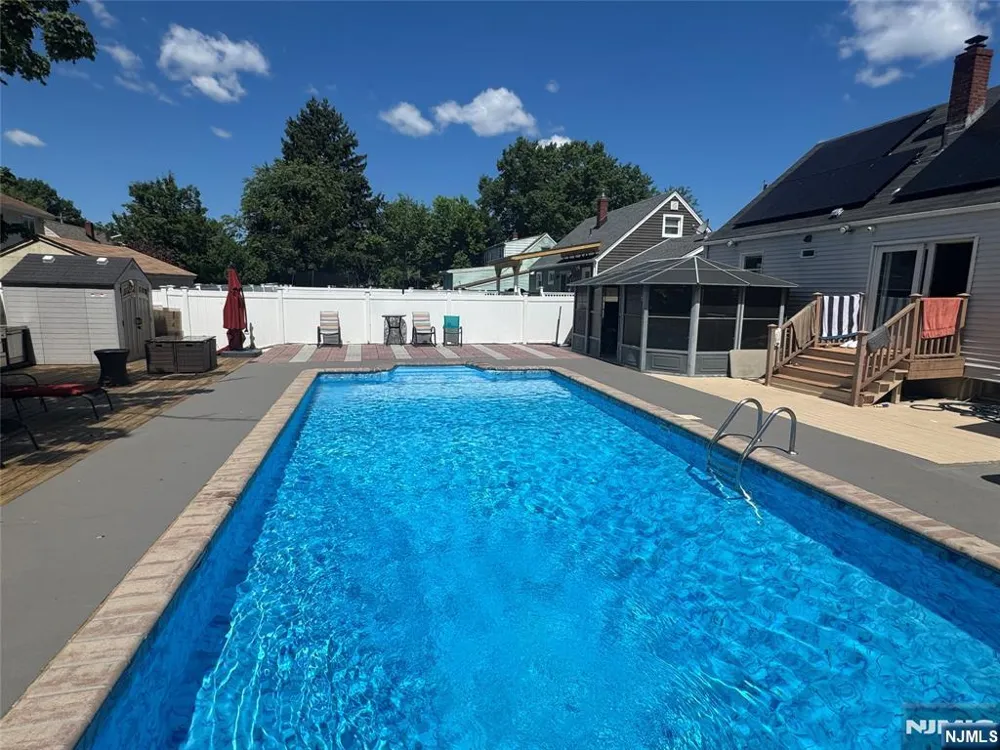 9 Wallace Lane Woodland Park, NJ 07424