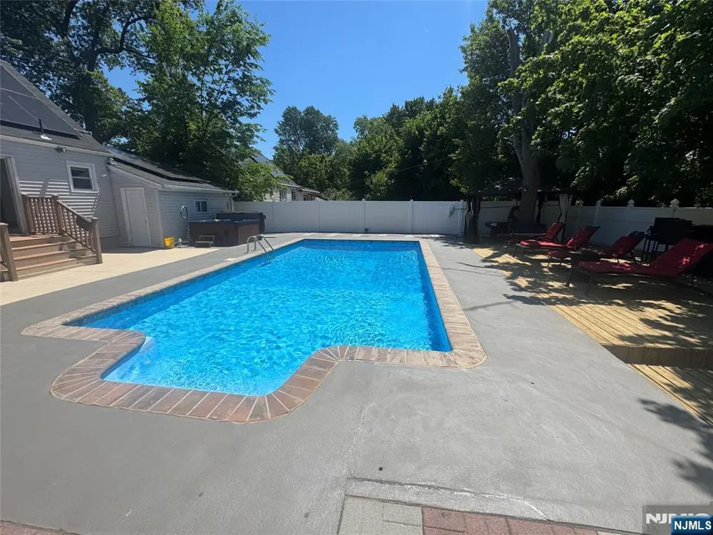 9 Wallace Lane Woodland Park, NJ 07424