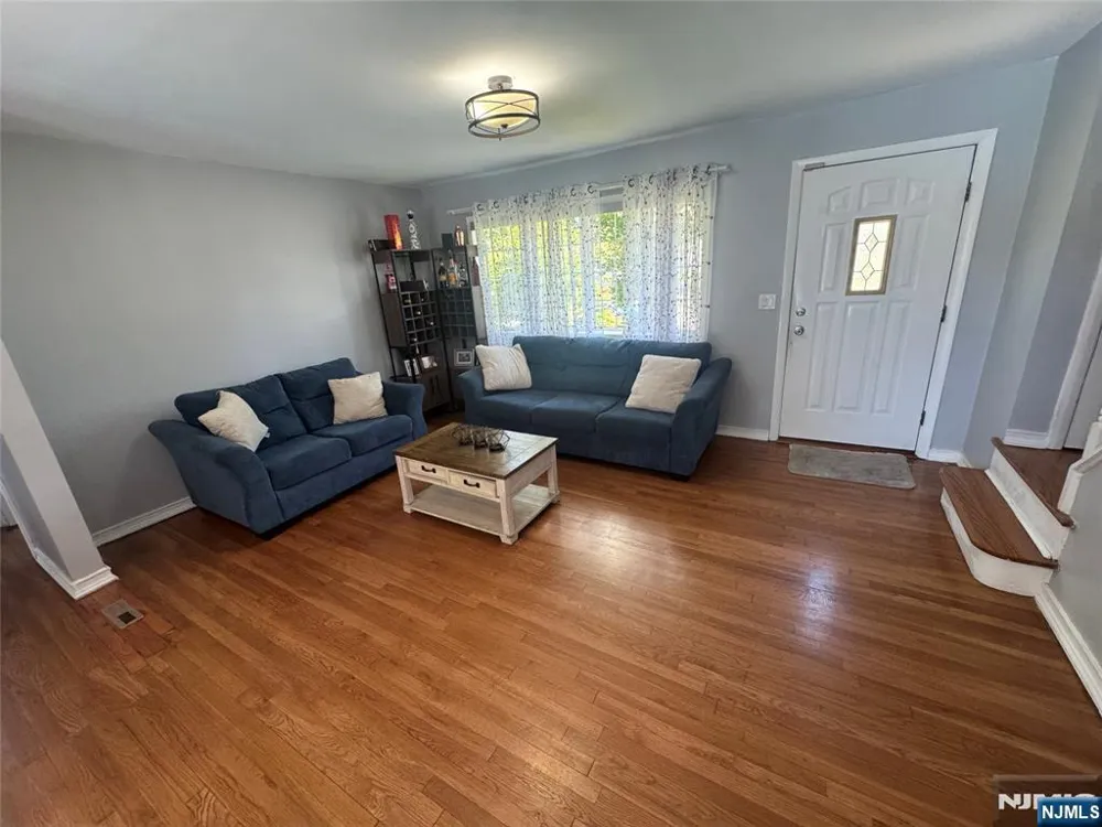 9 Wallace Lane Woodland Park, NJ 07424