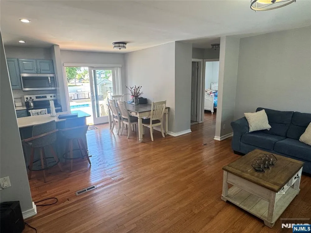 9 Wallace Lane Woodland Park, NJ 07424
