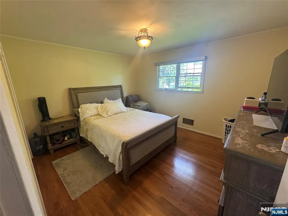 9 Wallace Lane Woodland Park, NJ 07424