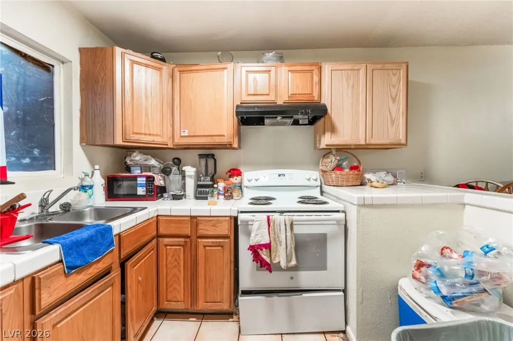 828 Sagman Street Las Vegas, NV 89101