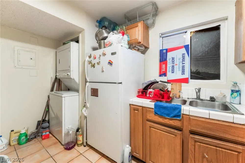 828 Sagman Street Las Vegas, NV 89101