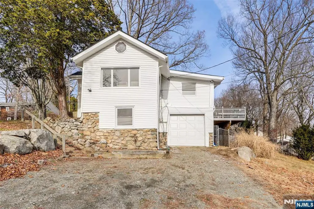 10 Ridge Road Stanhope, NJ 07874