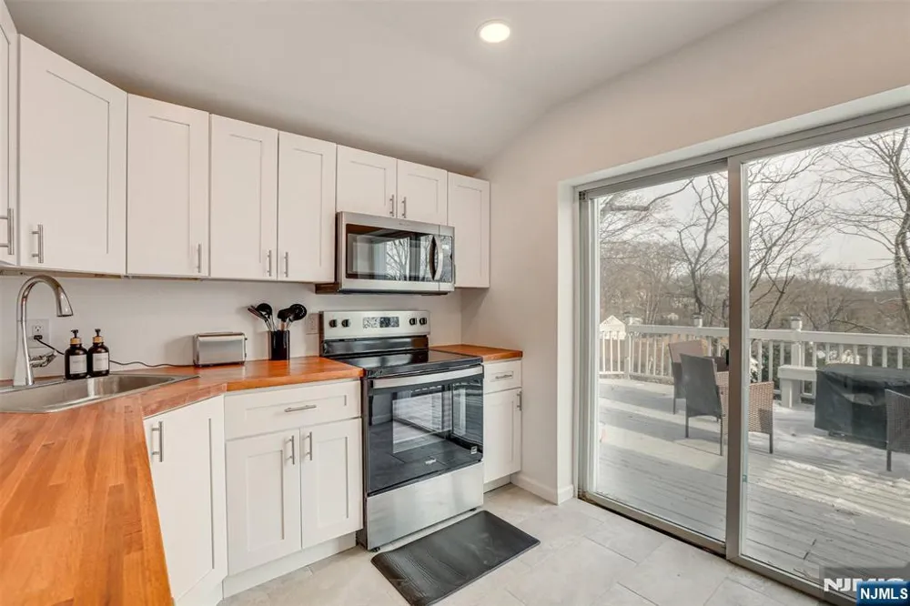 10 Ridge Road Stanhope, NJ 07874