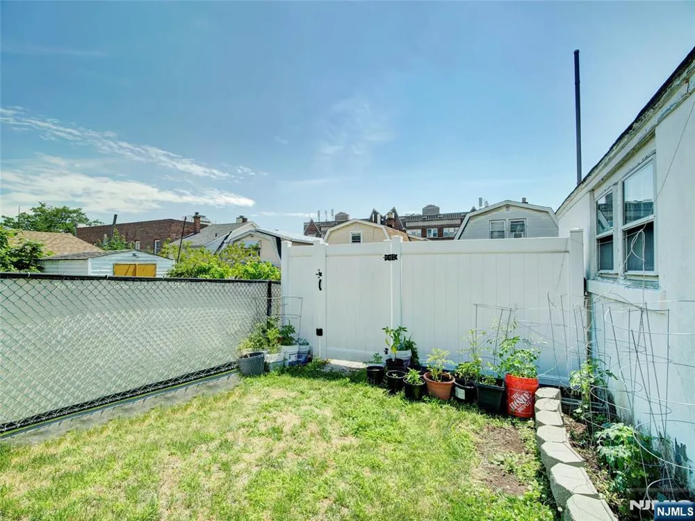 176 Forest Street Kearny, NJ 07032