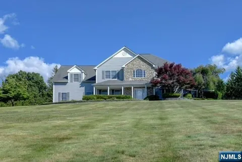 32 Dyer Road